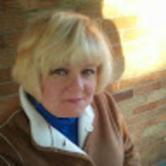 Meet your Posher, Lisa - Picture 1 of 1